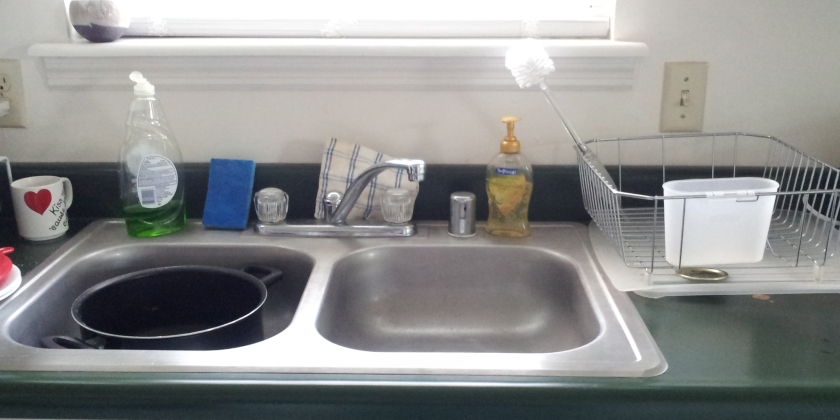 Sink with workflow from left to right: Wash, rinse, and dry.